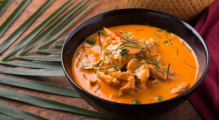 Тайский суп с курицей карри