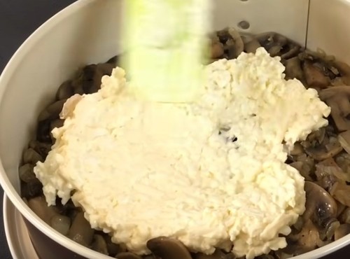 Салат с копченой курицей и грибами шампиньонами: рецепт с фото пошагово