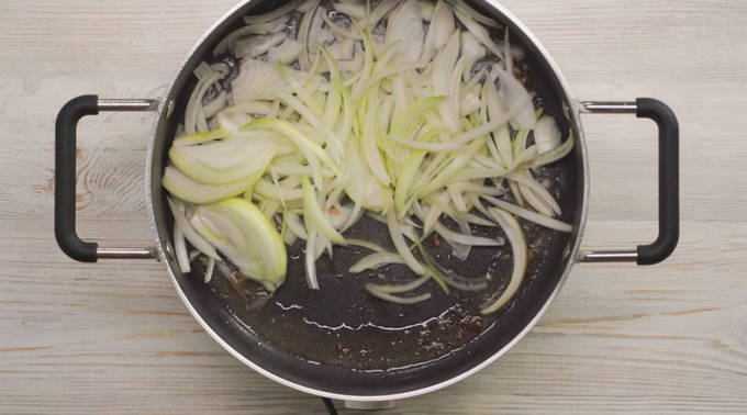 Шампиньоны в сметане на сковороде - 7 рецептов приготовления с пошаговыми фото