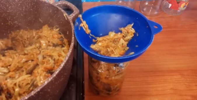 Солянка на зиму с грибами и капустой: рецепты 