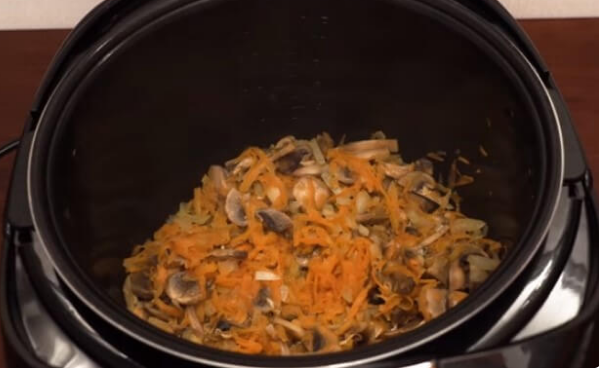 Солянка на зиму с грибами и капустой: рецепты 