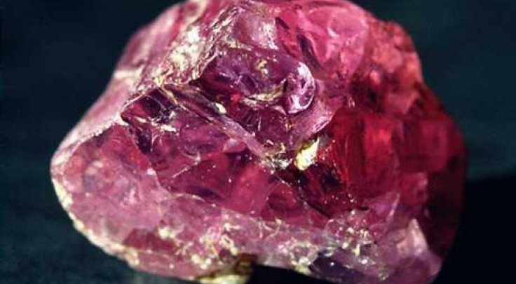 Камень рубин: полезные свойства и удивительные особенности