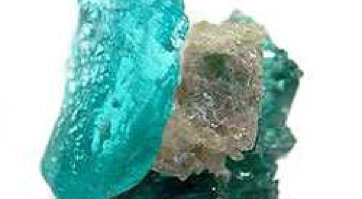 Турмалиновый камень: полезные свойства и способы использования