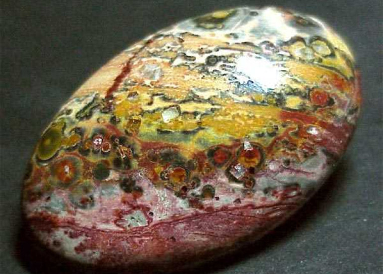 Яшма камень: полезные свойства и области применения
